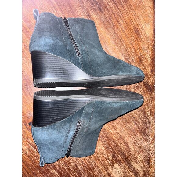 Vionic Paloma Suede Wedge Booties Black 8.5 Weather Resistant Zip Heel 2.75” NWT - Picture 4 of 8